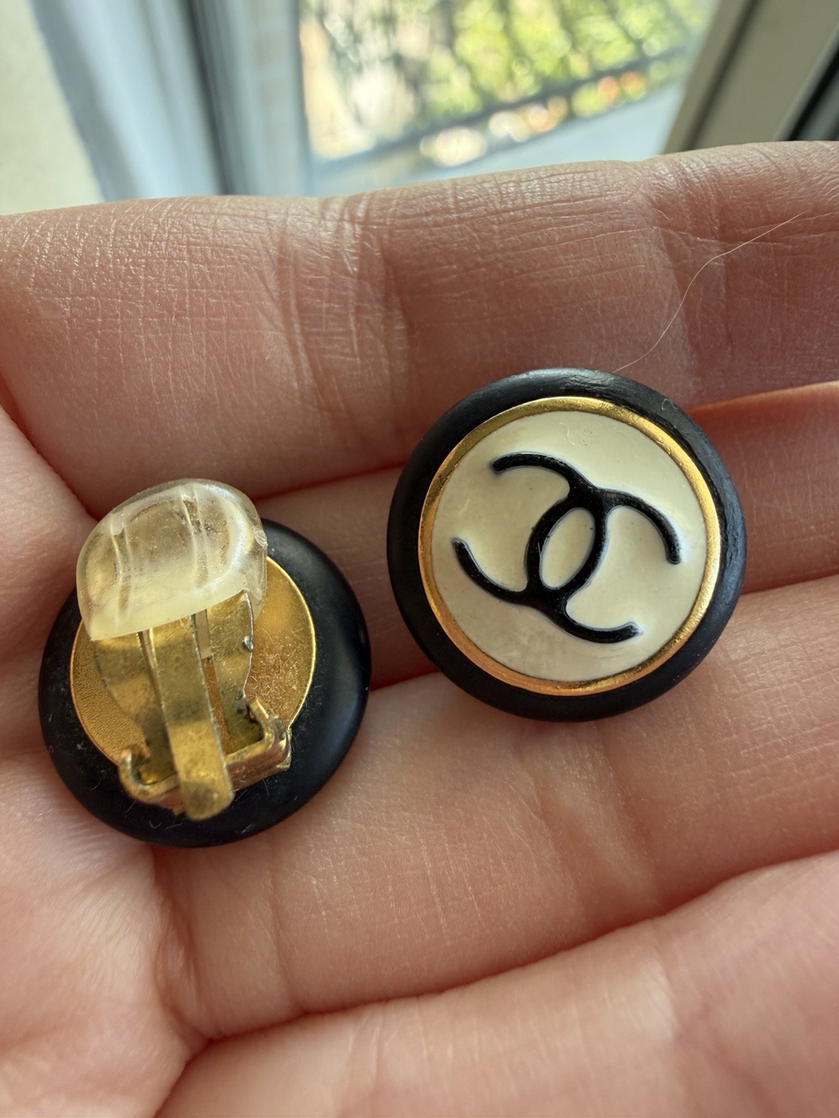 CHANEL 97A Vintage Signed Round CC Logo Clip-On Enamel Earrings Black/Gold/White