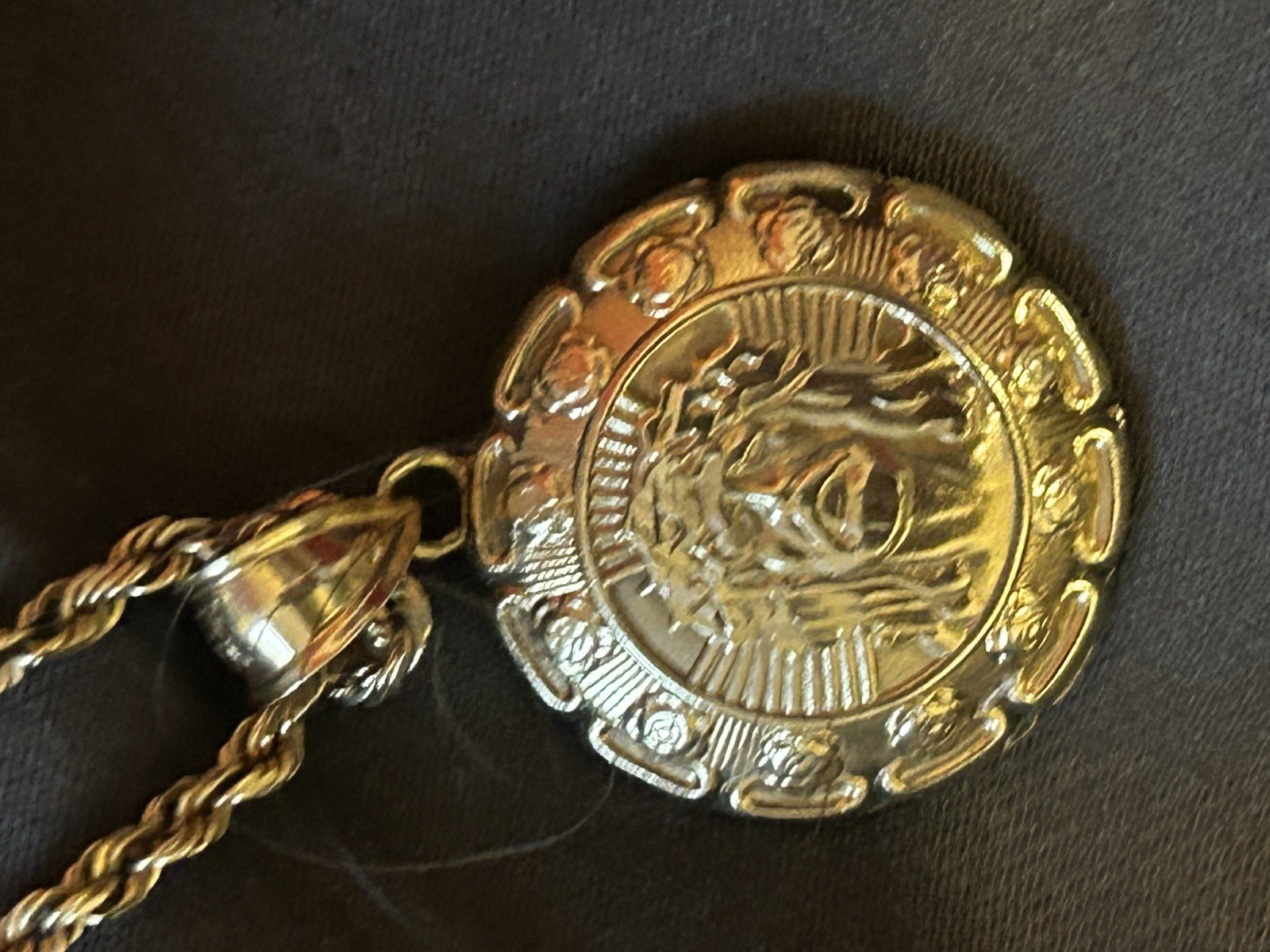 10KYellow Gold Rope Chain Necklace w/ Round Religious Medal Pendant, Signed