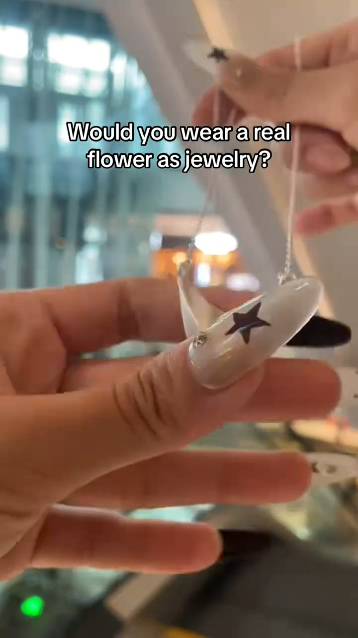 Bouquet Necklace Flower Holder Necklace Pendant Floral Vase Necklaces Gift