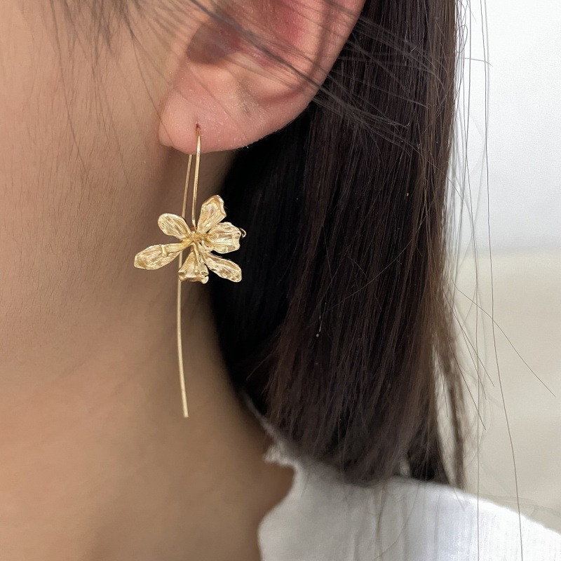 Women’s Iris Flower Pendant Earrings Golden Fashion Jewelry Alloy Eardrop
