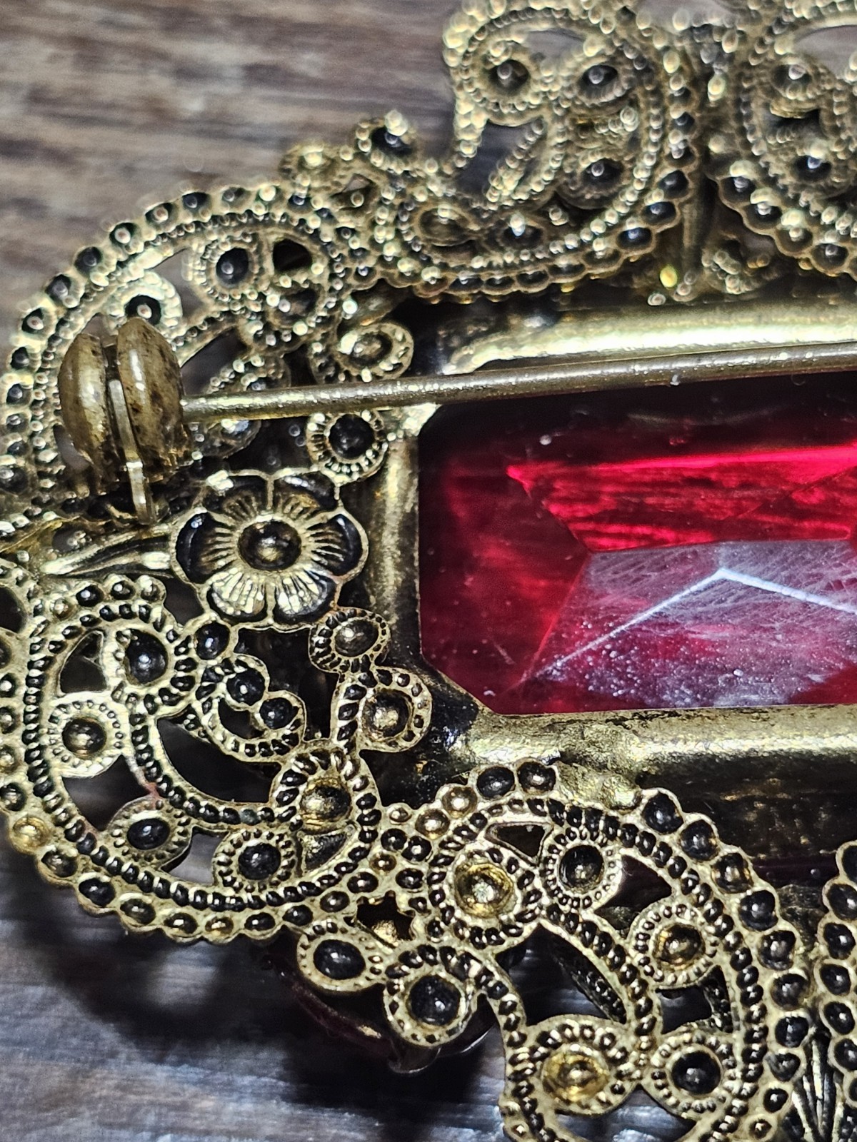 Gold Tone Metal Filigree Oval Brooch Pin Red Octagon Stone Art Nouveau