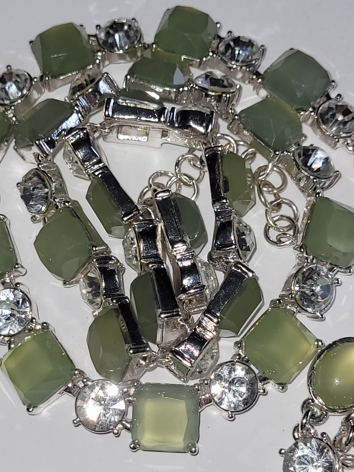 Vintage Imitation Emerald Rhinestone Accents Matching 18″ Necklace 8″ Bracelet