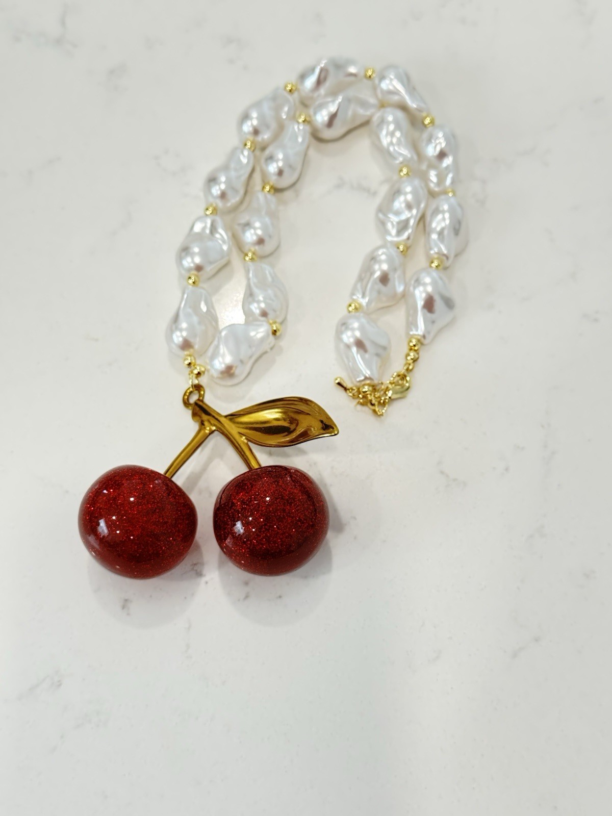 Chunky Baroque Pearl Style Necklace Large Glitter Cherry Pendant Gold Tone 18”