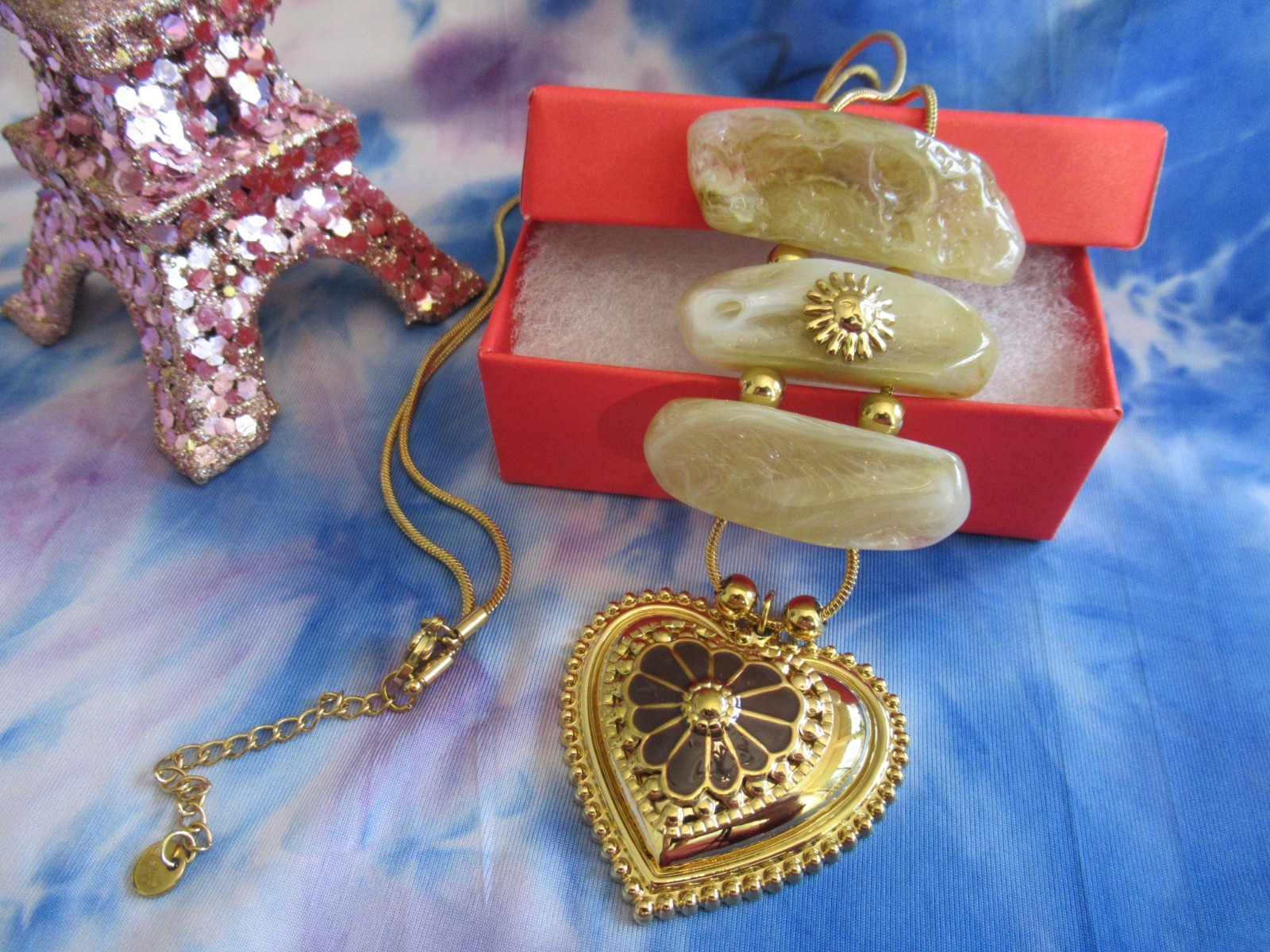 EXQUISITE Gold Plate Heart Valentine Pendant Stone Rectangle Heart Pendant NEW