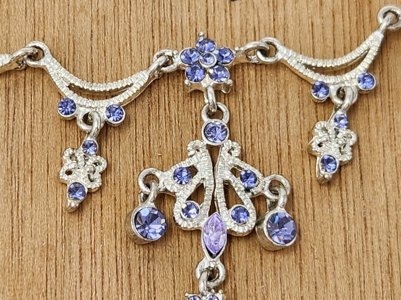 Purple Crystal Rhinestone Y-Drop Scalloped Necklace Silver Tone Fringe Dangle