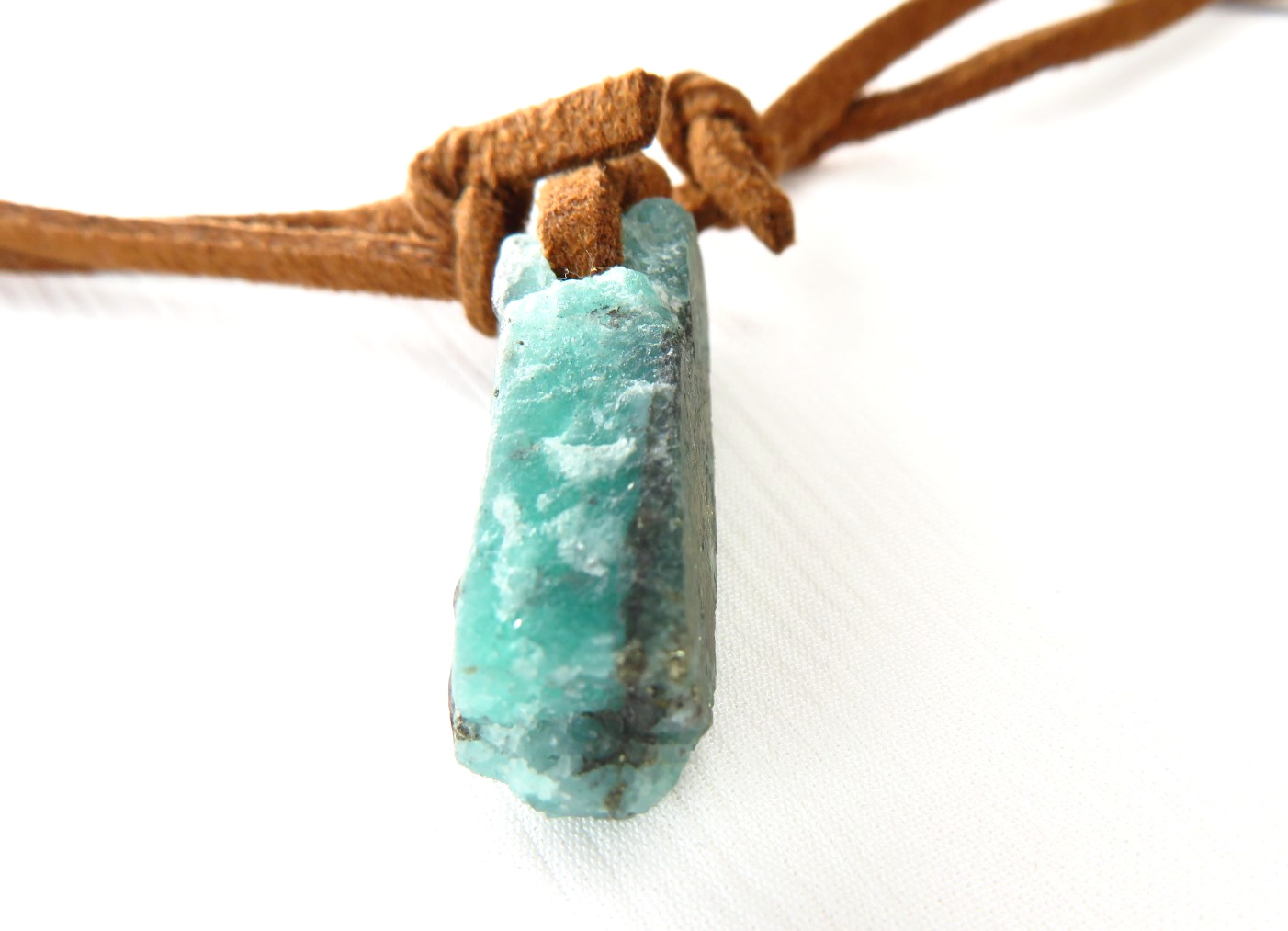 Colombian Emerald Raw Rock with crystals 20.00 Cts Cow Leather Muzo Mines