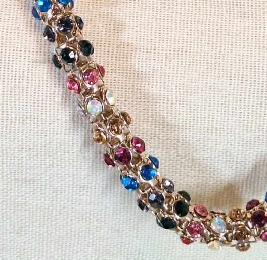 NWOT BETSEY JOHNSON Signed Funfetti Mesh Rainbow Crystals GoldTone Rope Necklace