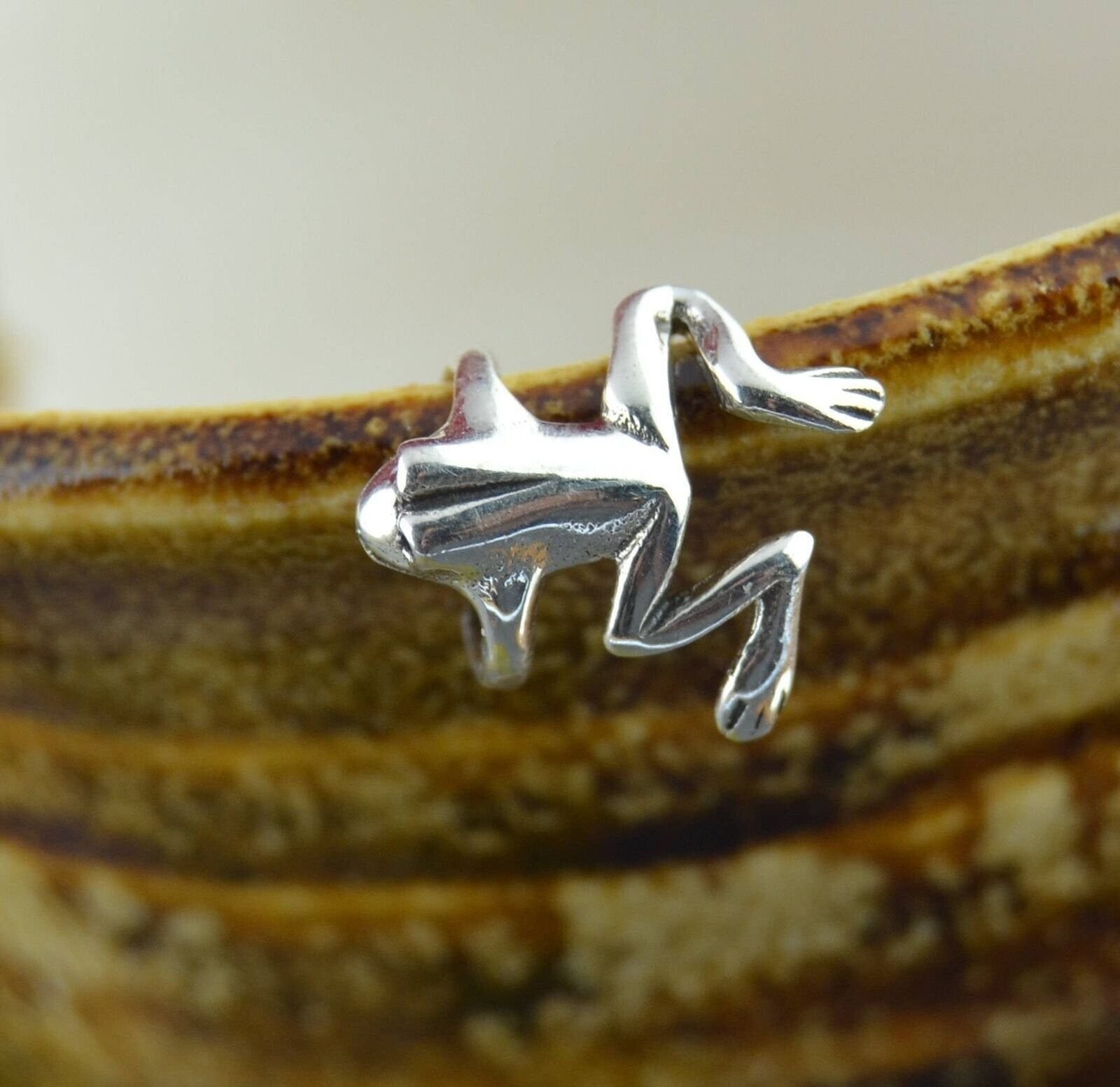 Stunning sterling silver frog cuff earring