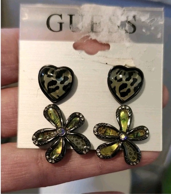 Vintage Guess Hearts Flowers Blue Acrylic Resin Faux Abalone Stud Earrings NWT