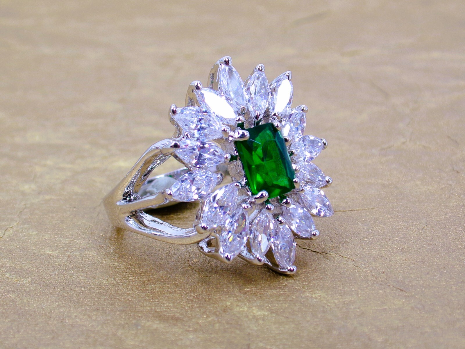 Green rectangle cubic zirconia stone ring, clear marquise stones all around SZ 8