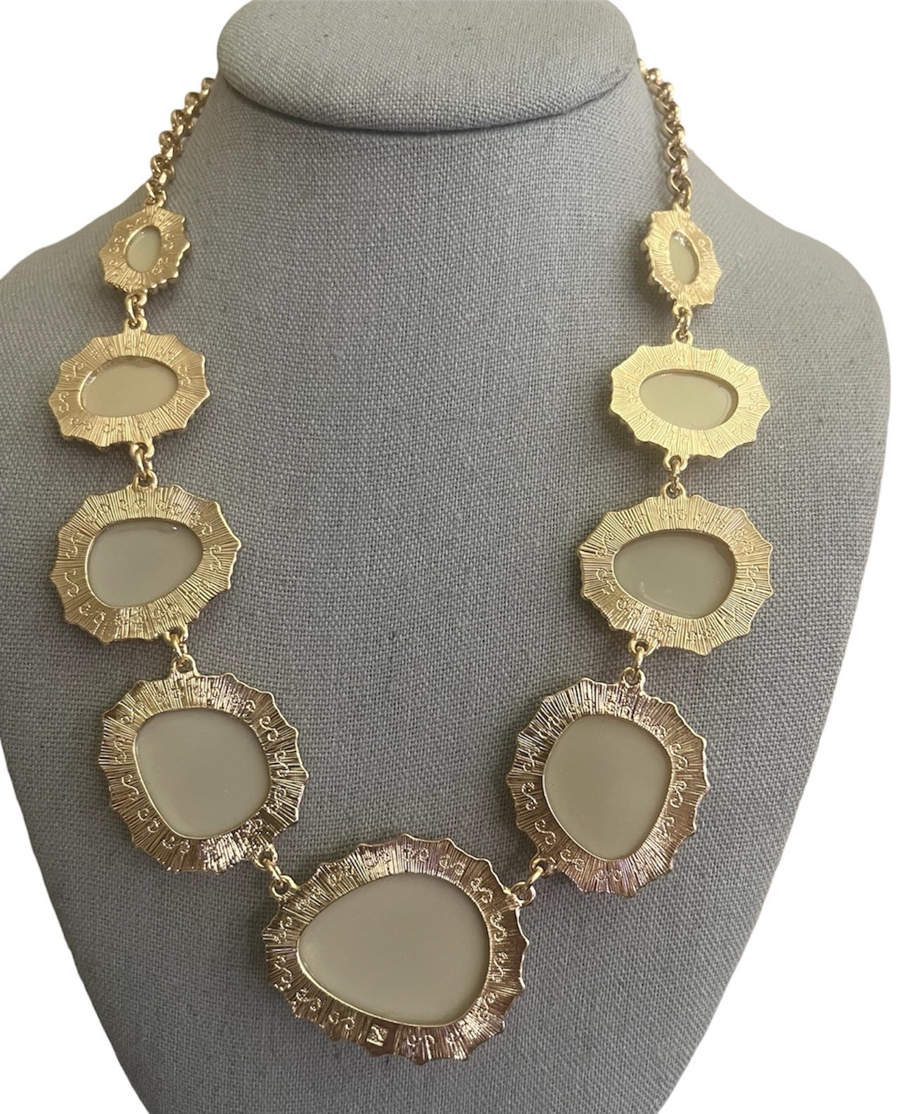 Yellow Acrylic Faceted Stone Statement Necklace – 20″ To 23″