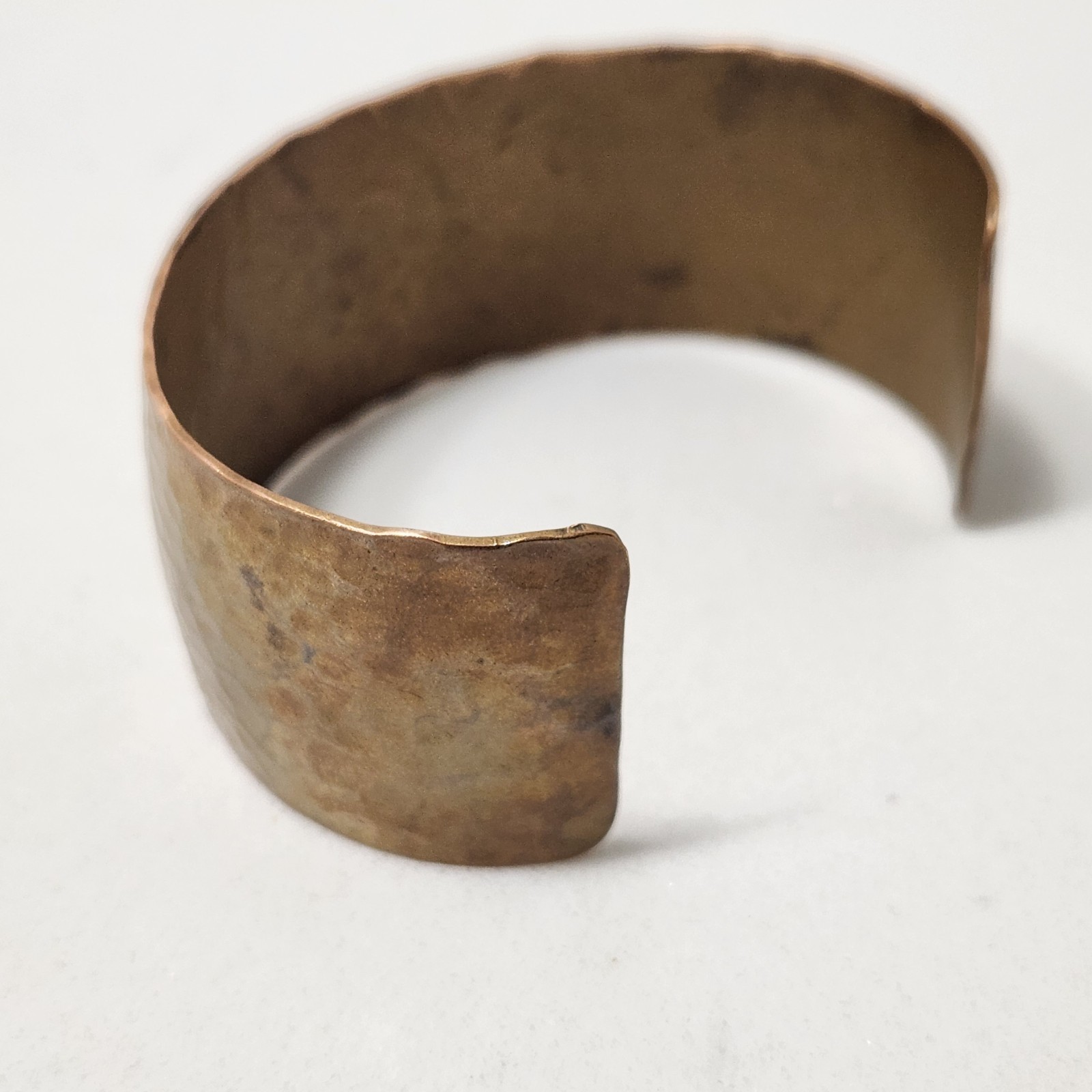 1970s Mexico Cobre Hammered Copper Cuff Bracelet 1″ Wide Retro Modernist 30g Vtg