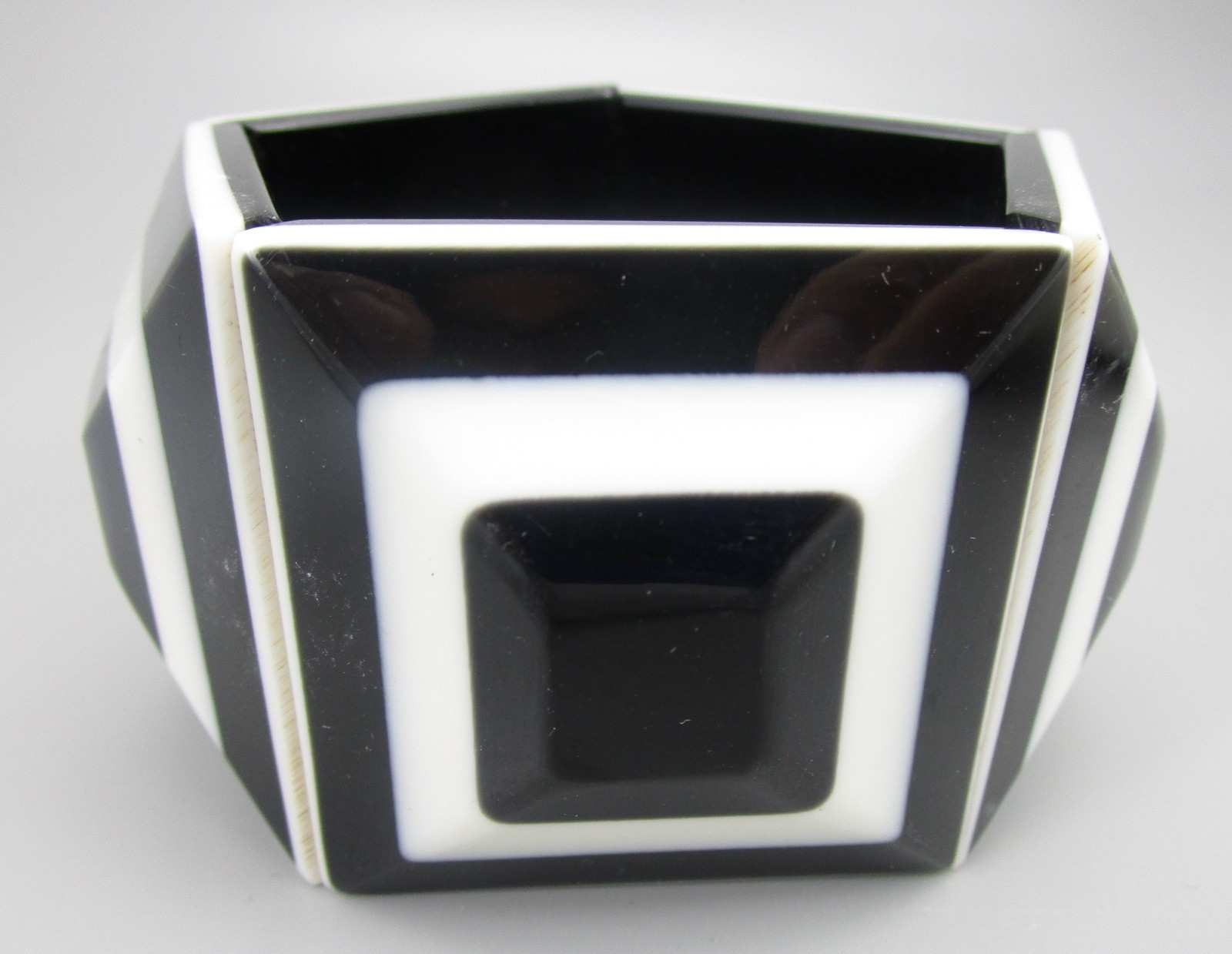 MARION GODART BLACK & WHITE SQUARE PANEL RESIN STRETCH BRACELET – FRANCE