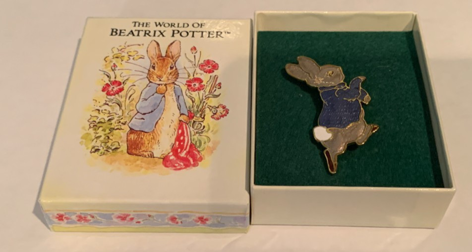 Beatrix Potter Peter Rabbit Enameled 22k Gold Plated Brooch by Fish Crown 1992