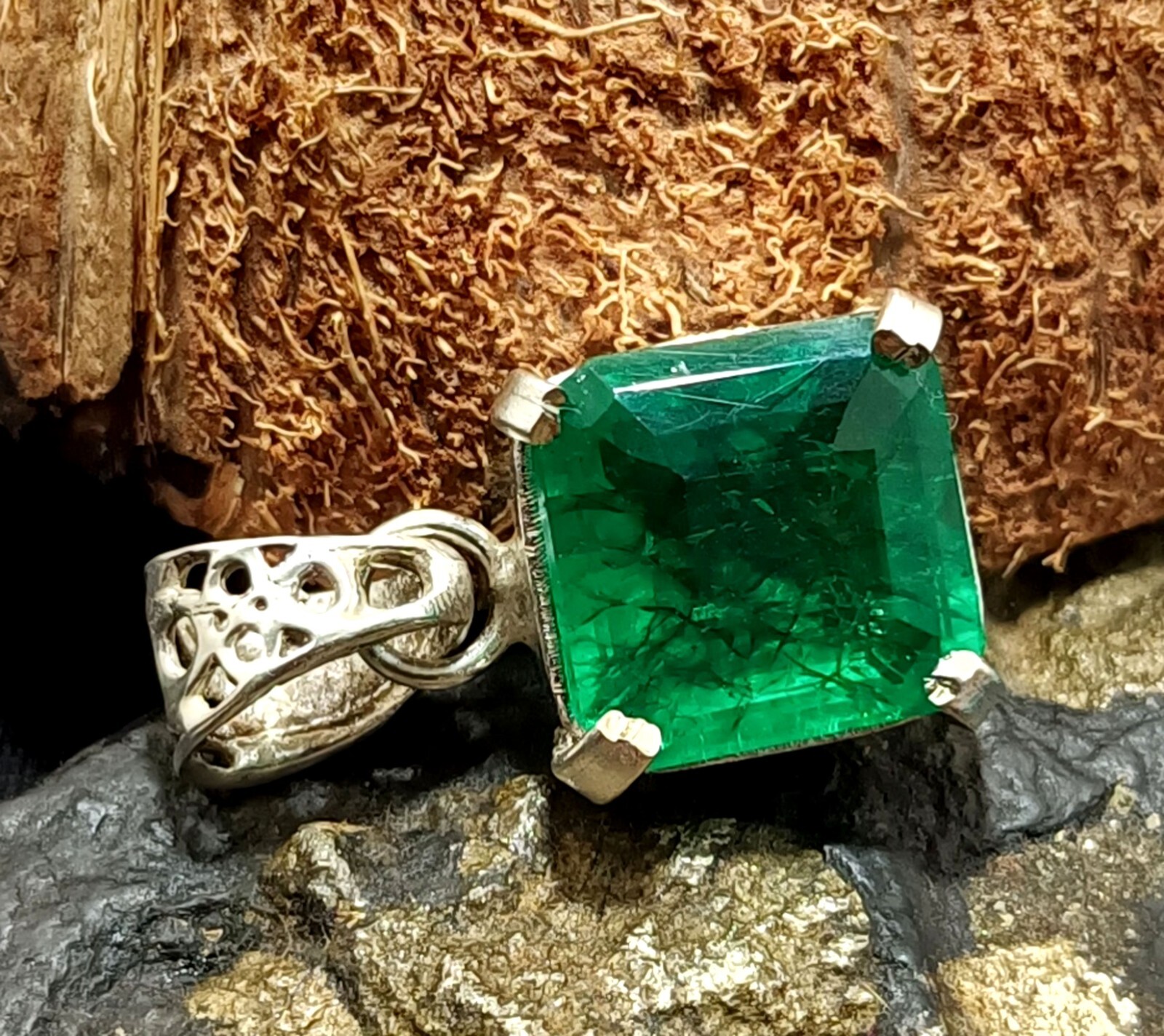 Certified 23.65Ct Stunning Emerald 925 Solid Silver Asscher Cut Pendant Gemstone