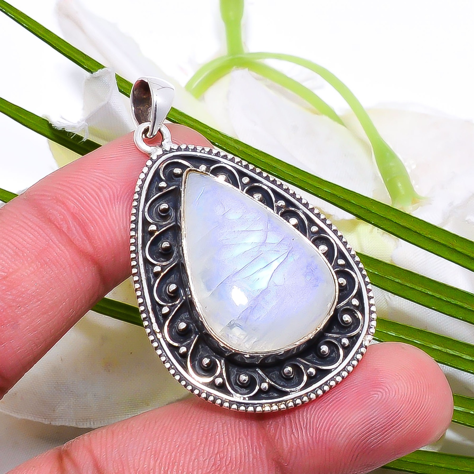 Rainbow Moonstone – Indiafine Art 925 Sterling Silver Pendant 1.05″ P10368114430