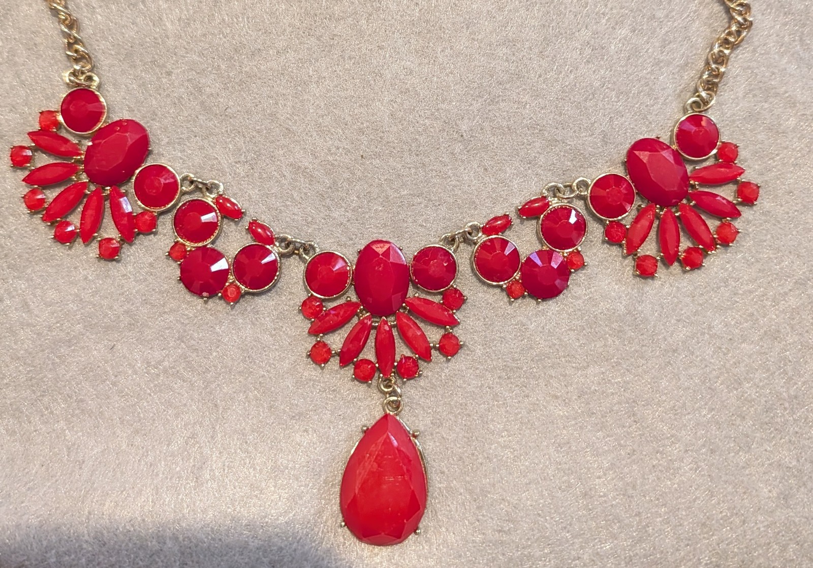 Gold Tone Statement Bib Cable Chain Red Simulated Rhinestone Teardrop Drop