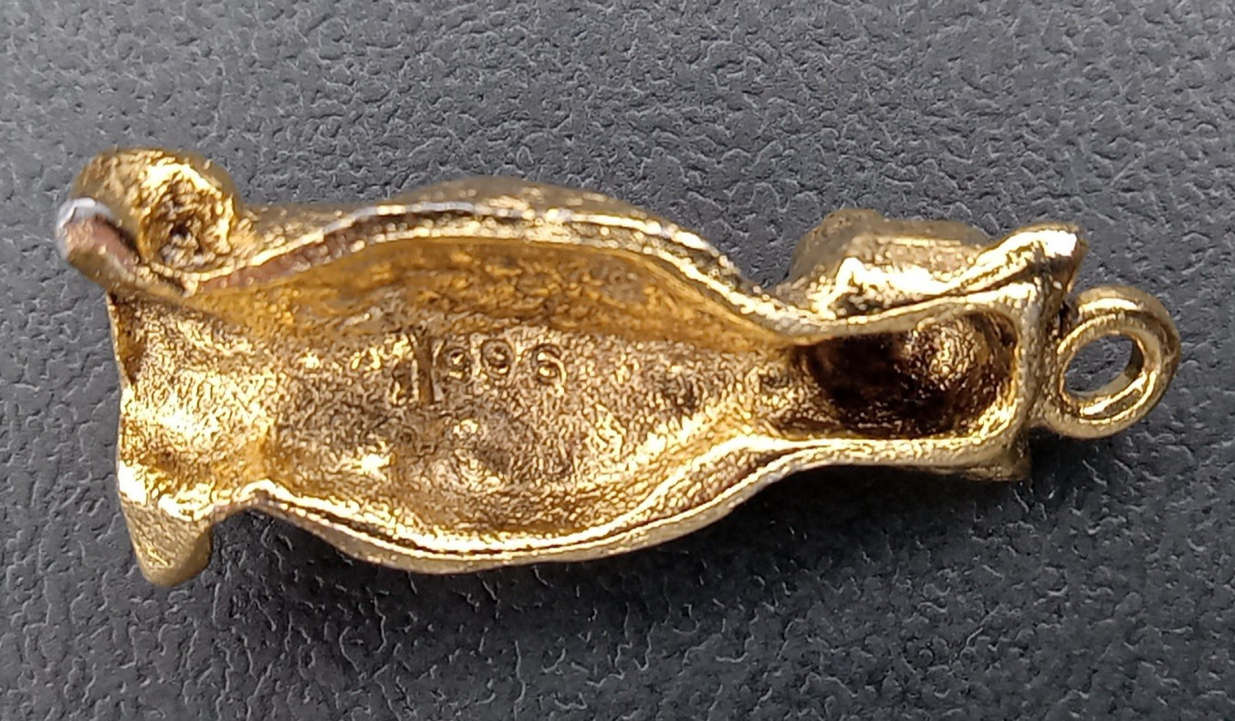 Sitting Cat Gold Toned Charm Pendant 1996 Vintage No Maker Mark