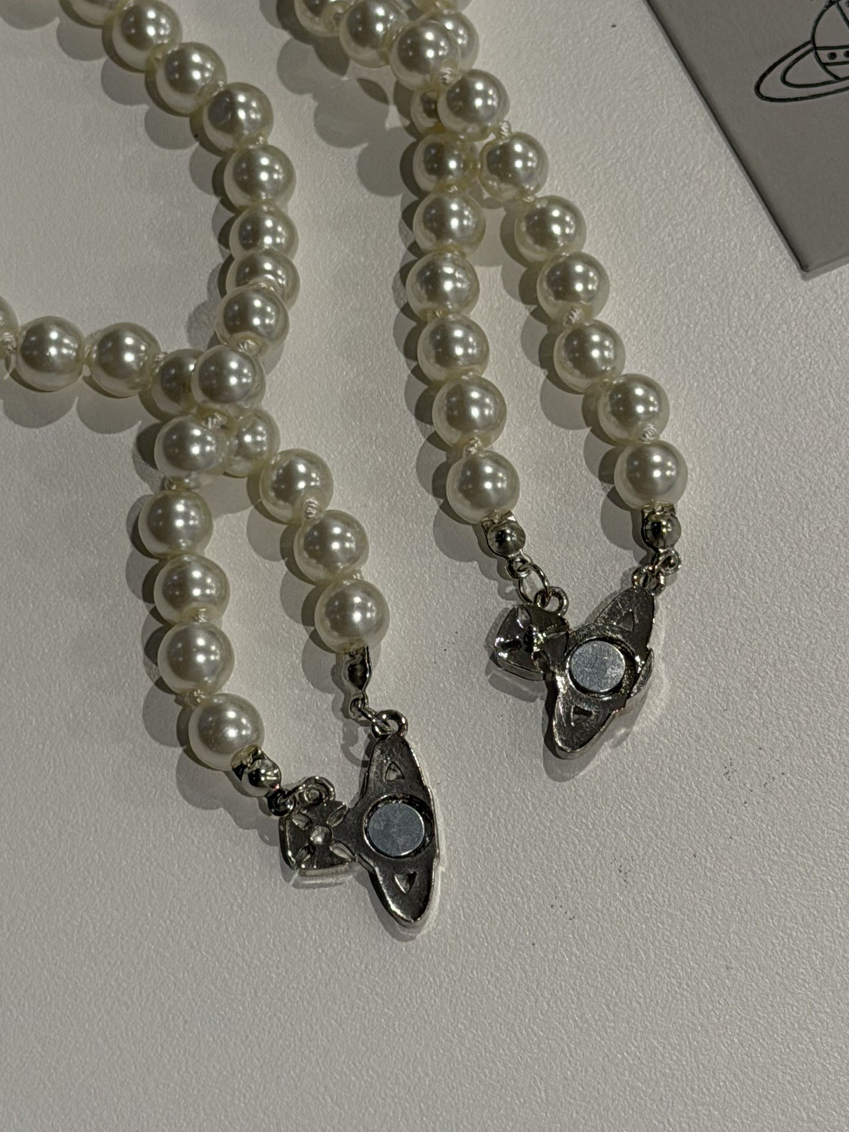 VW Two Row Pearl Bas Relief Choker – Silver
