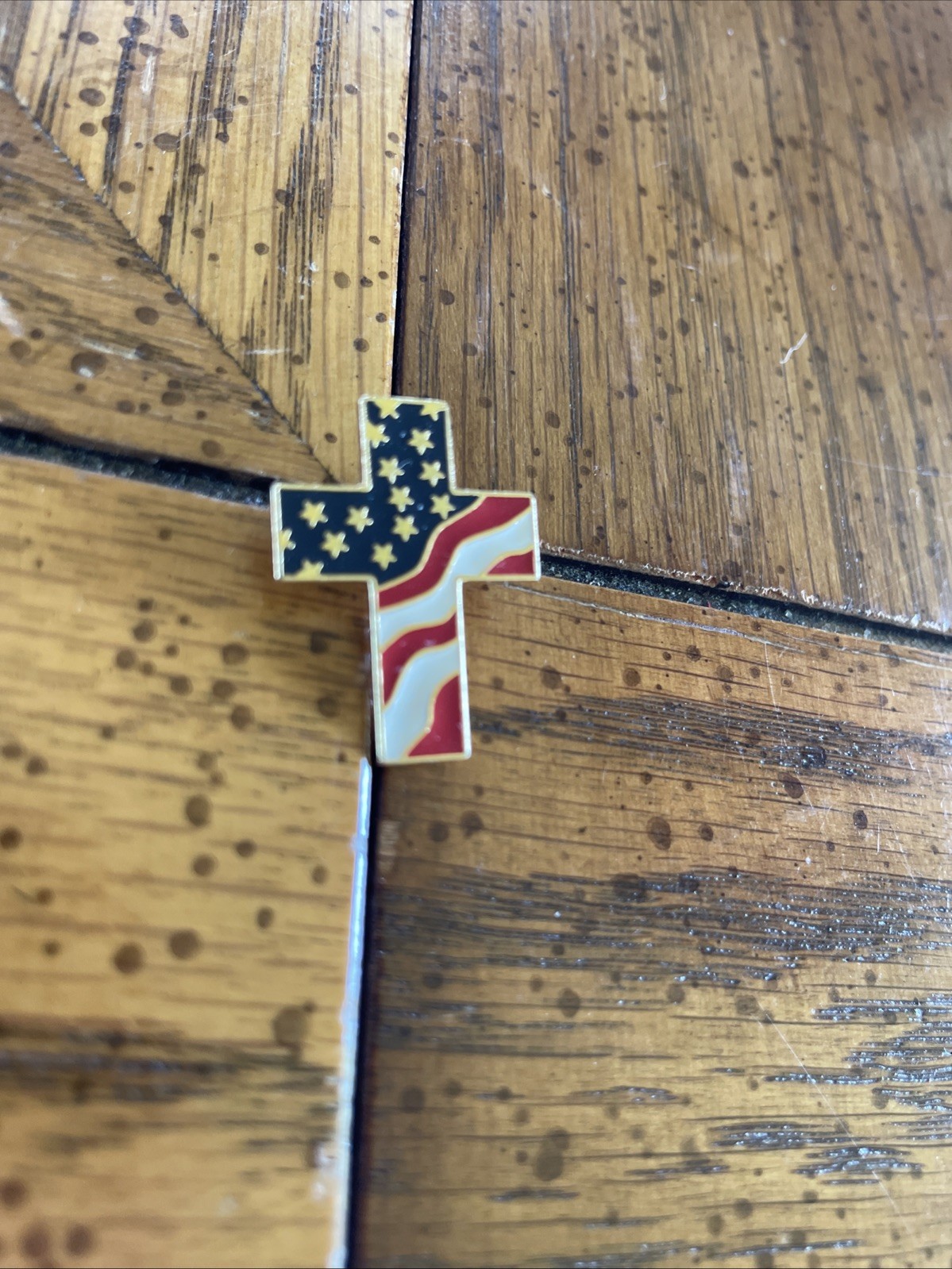USA CHRISTIAN CROSS AMERICAN FLAG LAPEL PIN