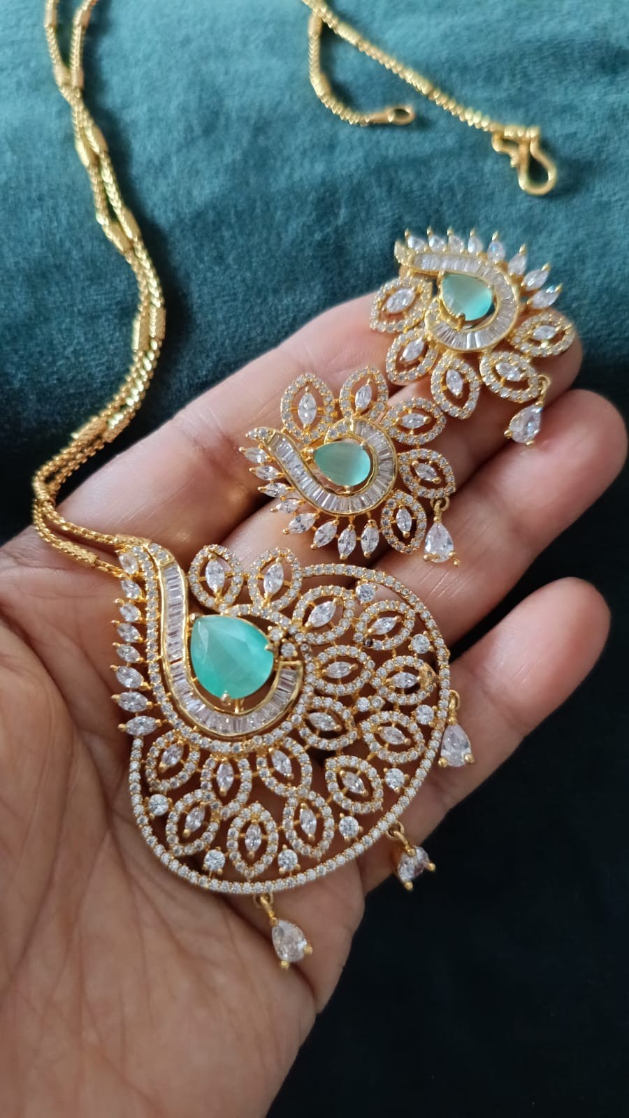 Exclusive High-Quality Chain Set with Pendant & Earrings | Elegant Designer Jewe
