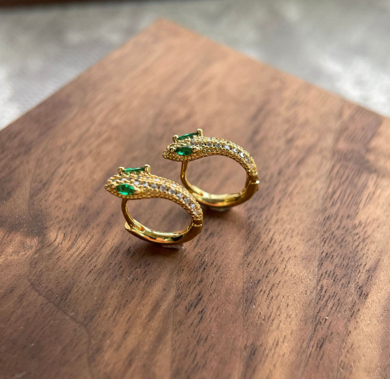 925 Gold Plated Pave CZ Green Eyes Anime Snake Hoop Huggie Earrings Women PE60