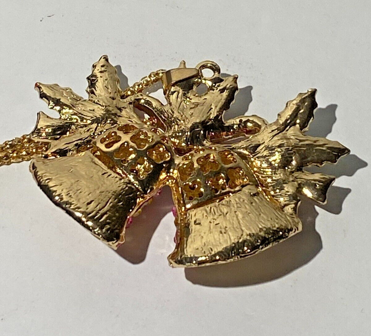 BETSEY JOHNSON CHRISTMAS BELLS MULTICOLOR CRYSTALS BOW HOLLY LEAVES GOLD PENDANT