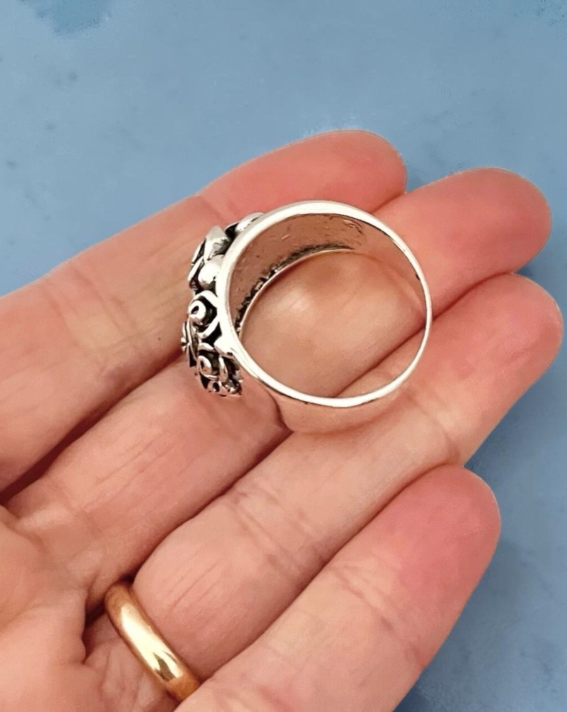 Silver Tone High Relief Roses Flowers Everyday Casual Ring Transgender Size 9.75