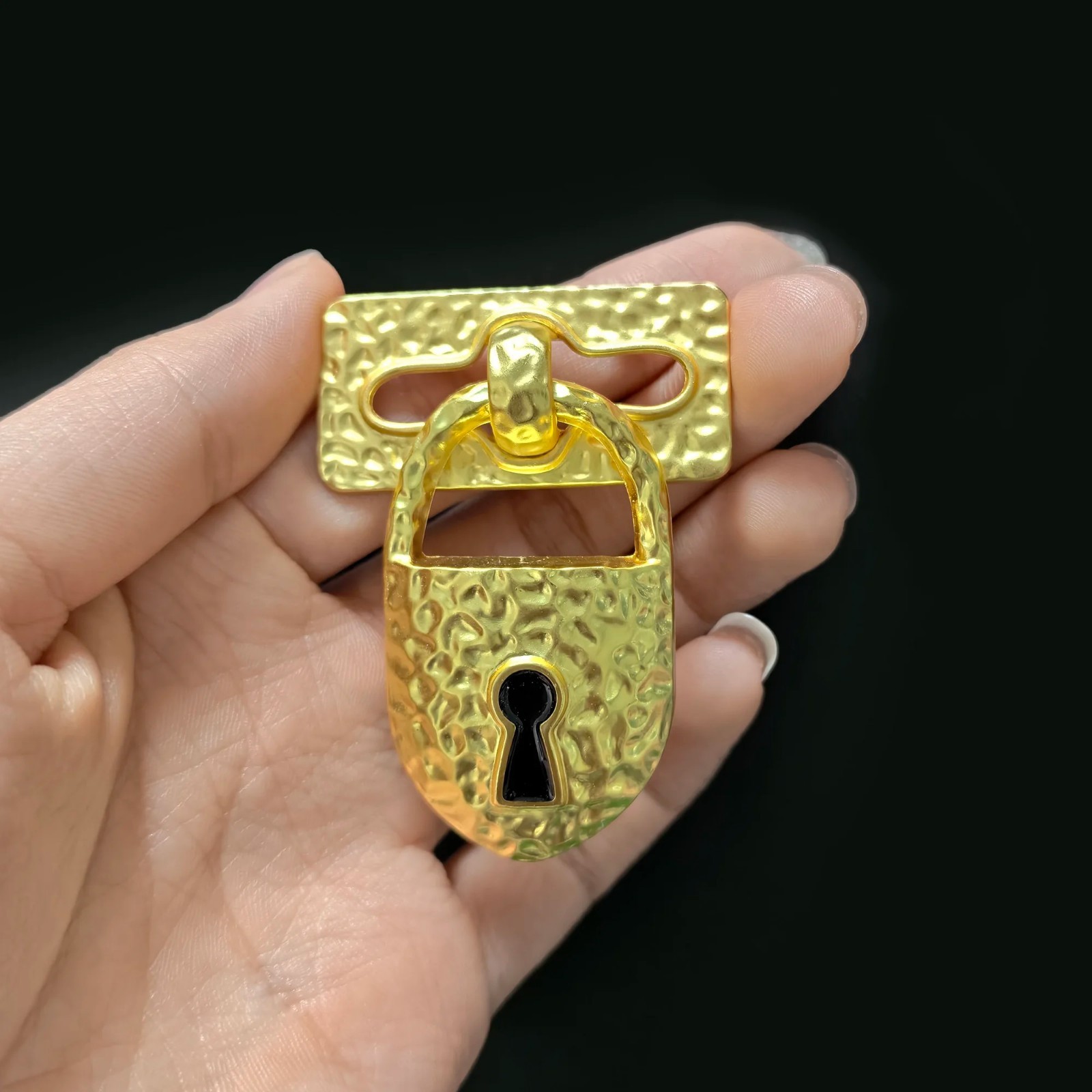 Vintage Lock Brooches Fashion Creative Geometric Pins Office Party Friend New