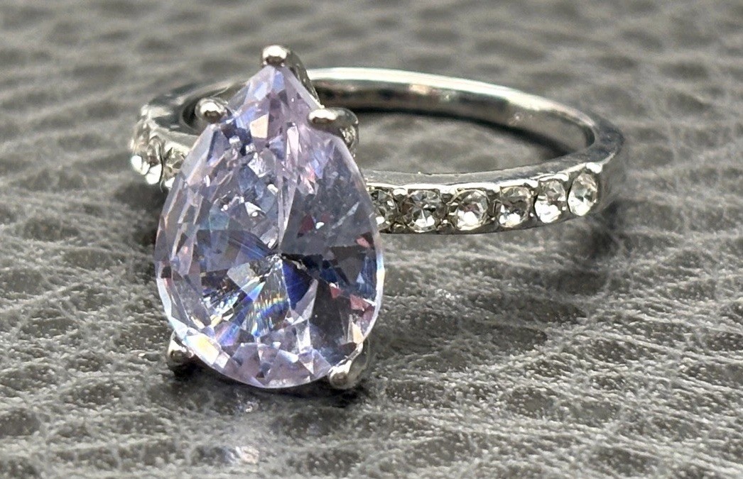 Gorgeous Large Pear Cut Purple Crystal Silver Tone Rhinestone Cocktail Ring Sz 9
