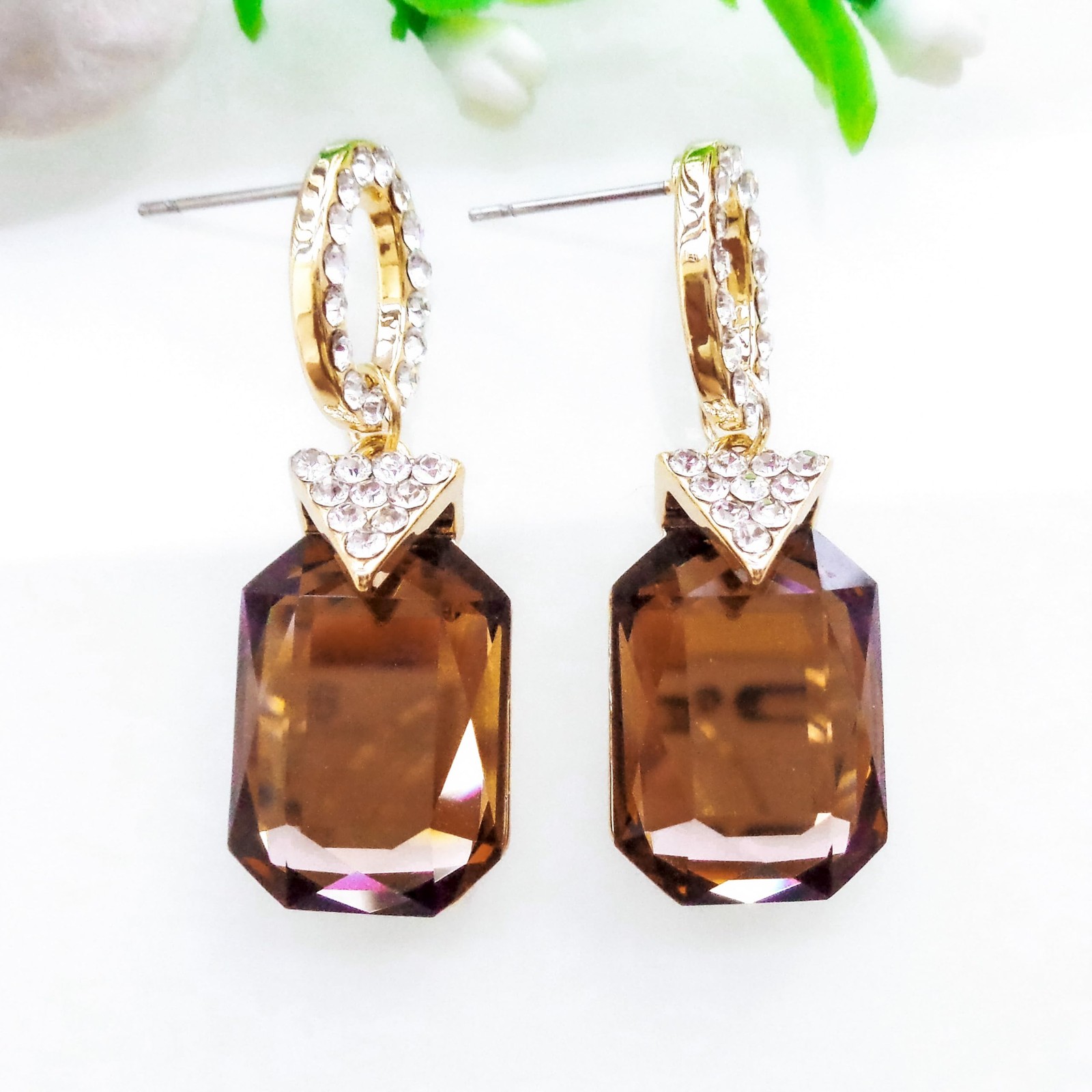 Navachi 18k Gold Plated White Crystal 1.3cm x 3.1cm (0.51in x 1.22in), Brown