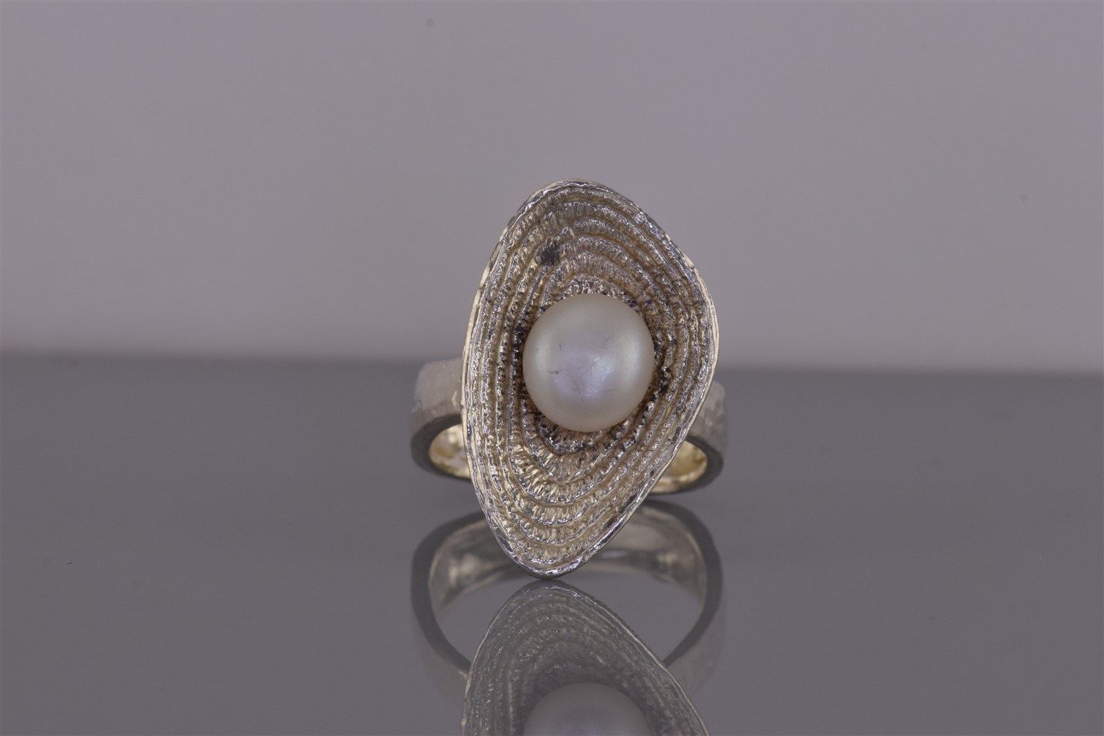 Sterling Silver 25mm Nestled Pearl Clam Shell Band Ring 925 Sz: 7