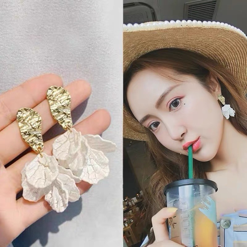 Gold Tone Textured Stud White Flower Dangle/Drop Earrings Metal No Stone