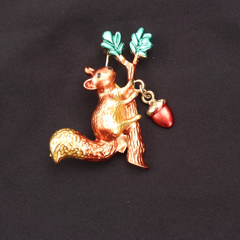 Women Men Unisex Squirrel Lover Brooch Fashion Animal Pins Badge Jewelry