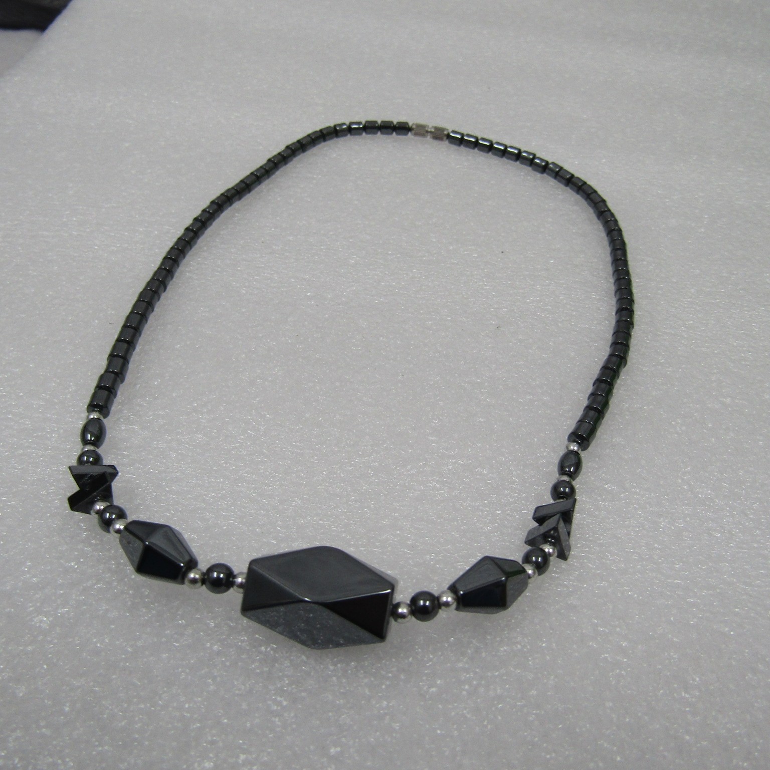 Women’s Jewelry Black Necklace Hematite Beads None Magnetic