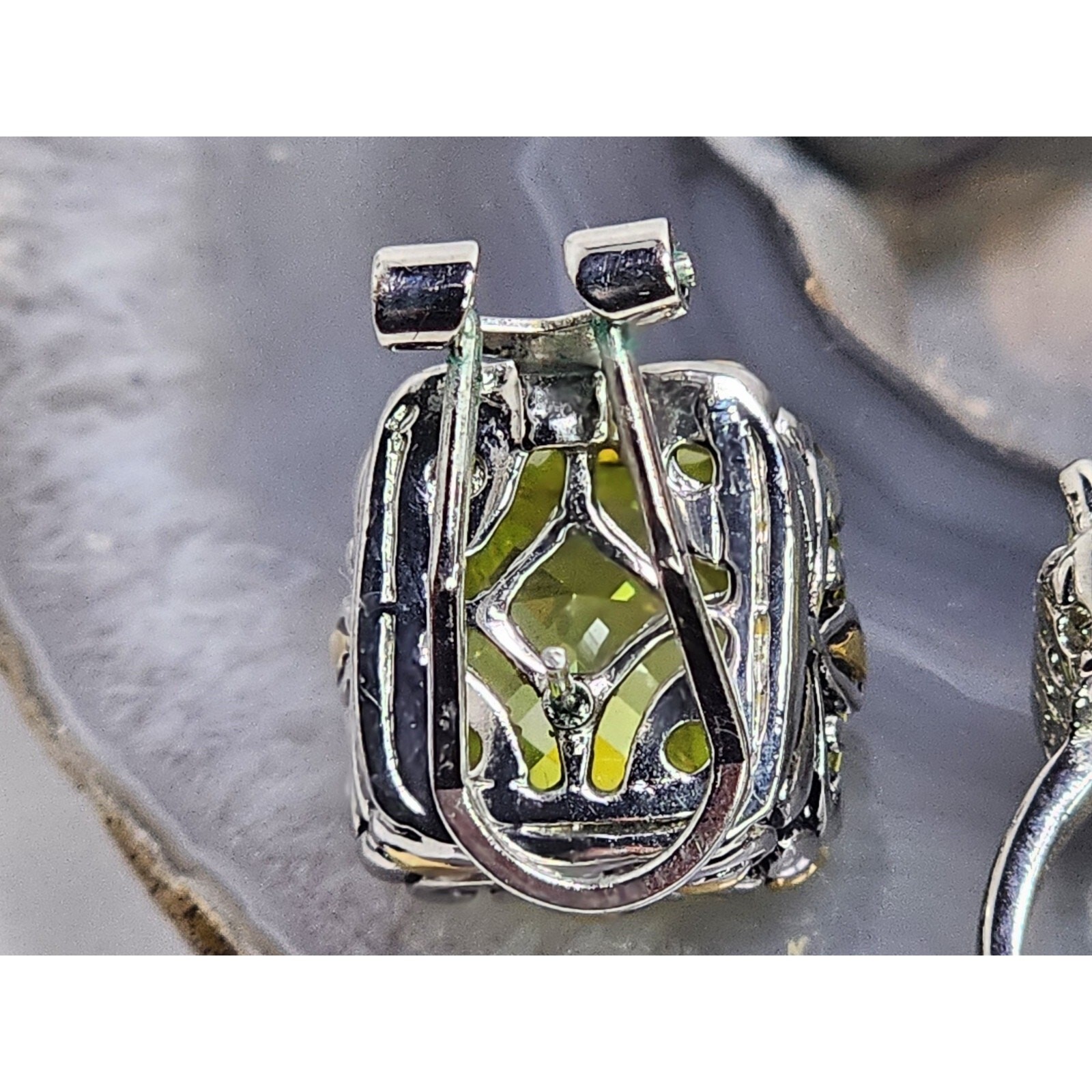 Costume Silver Tone – Green Stone Earrings & Ring Set – High Quality – Ring SZ 7