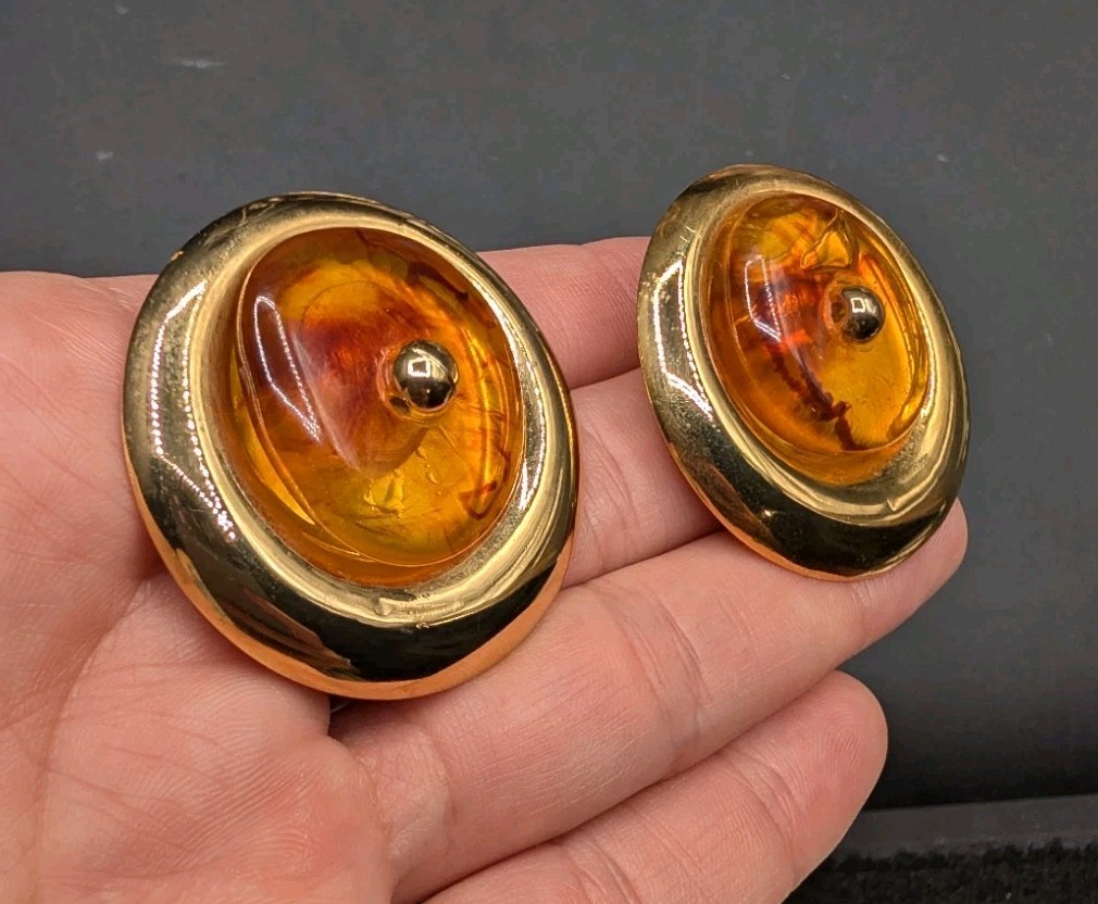 Vintage Signed Valentino Garavani Marbled Runway Bold Gold Tone Clip On Earrings