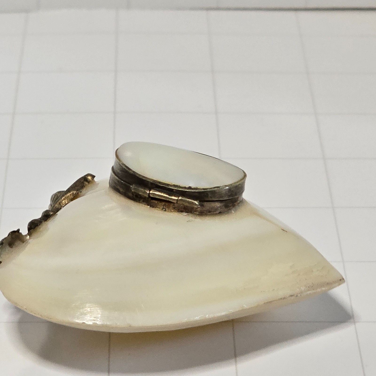 Mid Century Silvered Metal Mounted Abalone Shell Heart Locket – Mother of Pearl
