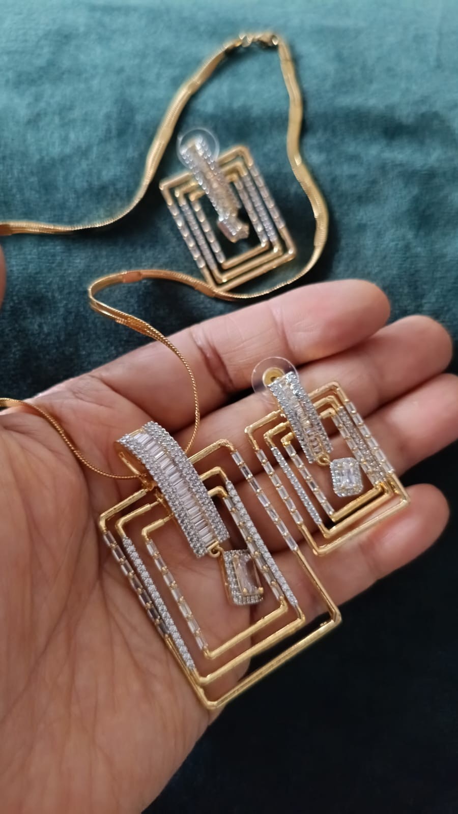 Exclusive High-Quality Chain Set with Pendant & Earrings | Elegant Designer Jewe