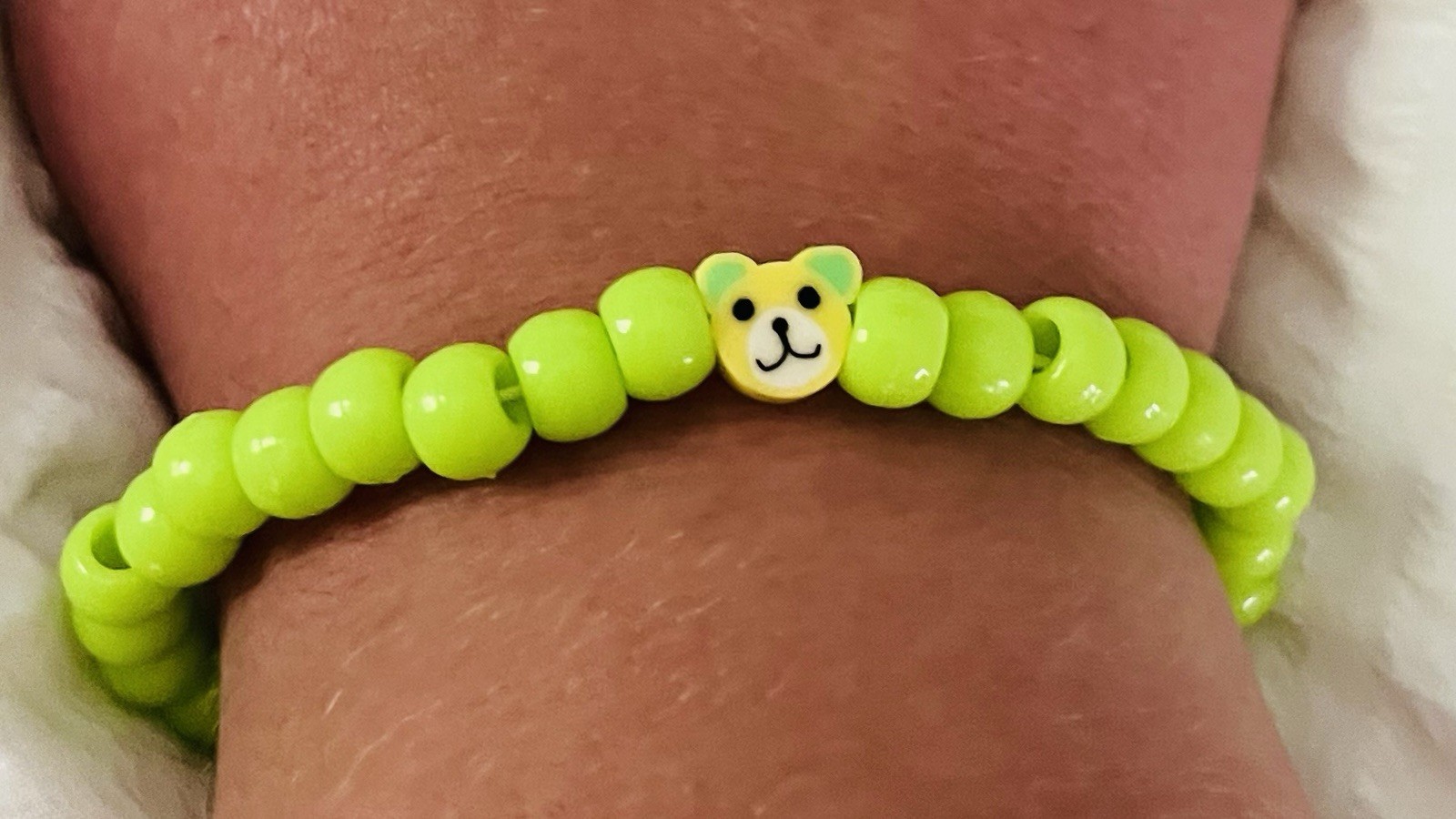 Green Plastic Round Bead Stretch Bracelet Bear Face Bead Charm Animals