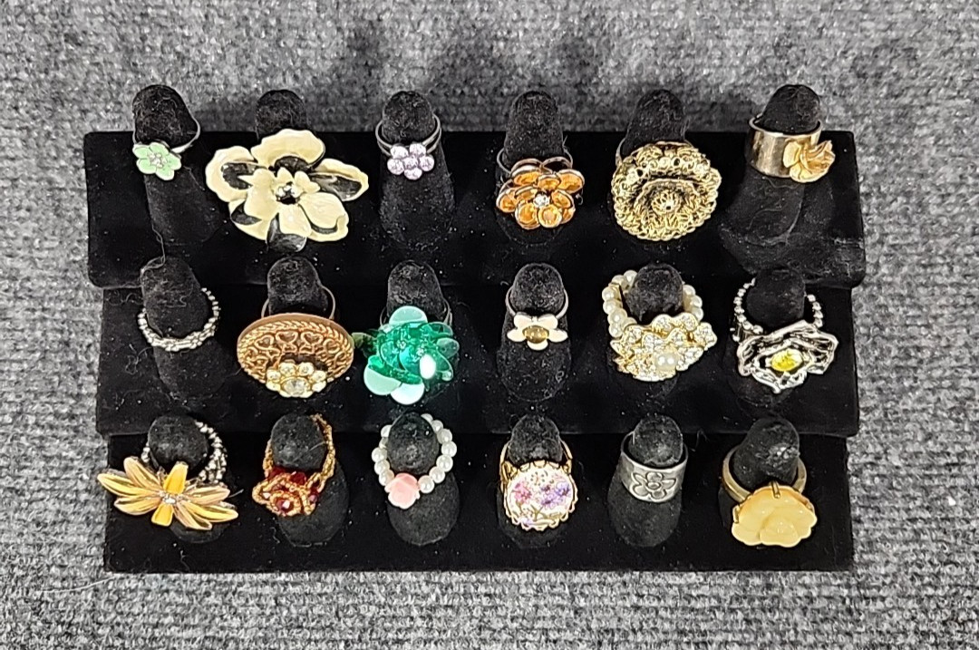 Jewelry 18 Flowered Rings Adjusts Sized Stretch See Description Lot #250
