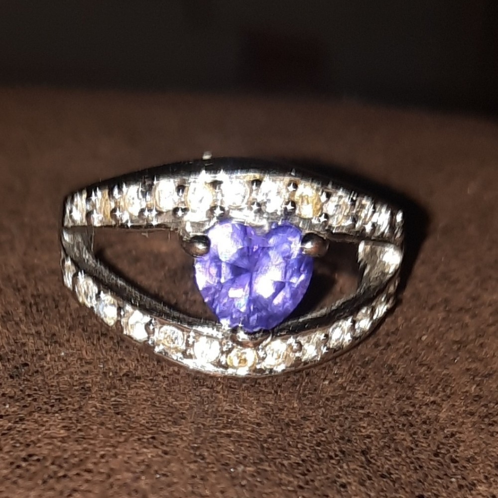Heart purple amethyst faux gemstones ring silvertone size 5 US cocktail