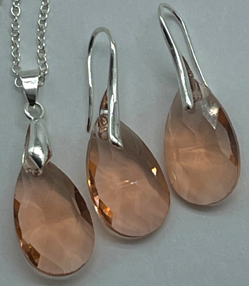 Necklace/Earrings 925 Silver Peach Color Faceted Teardrop Crystals 20″ Ear 1.5″