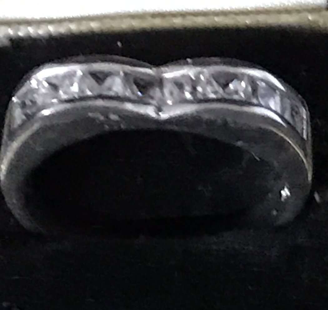 Beautiful CHANNEL SET CUBIC ZIRCONIA 8 STONE ALMOST HEART SHAPED BAND