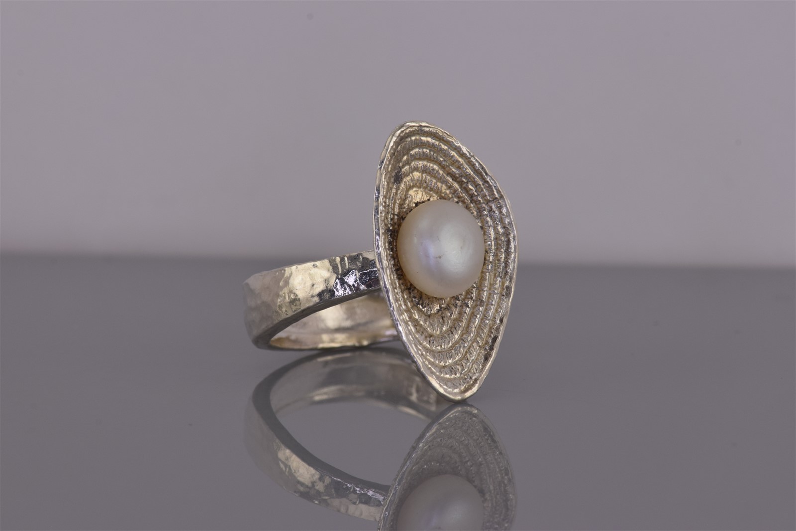 Sterling Silver 25mm Nestled Pearl Clam Shell Band Ring 925 Sz: 7