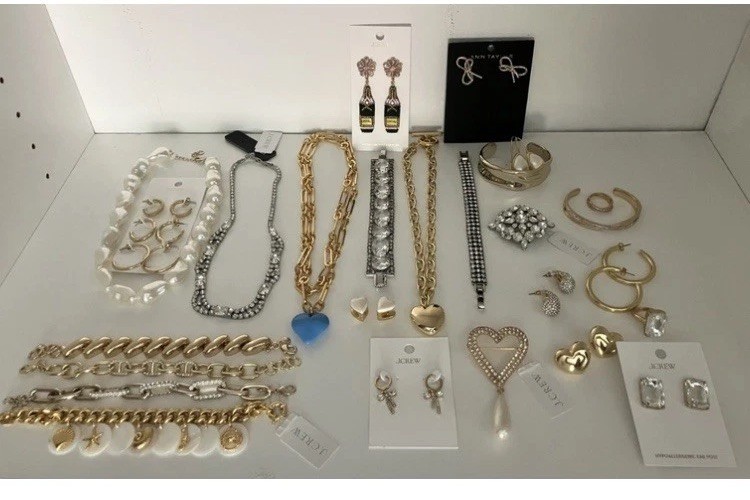 Brand New Current 25 Piece Lot Of J Crew Retail Necklaces, Earrings And Bracelet