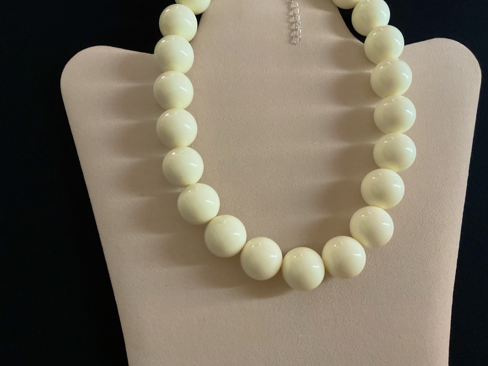 Chunky Cream Beads Adjustable Choker Necklace