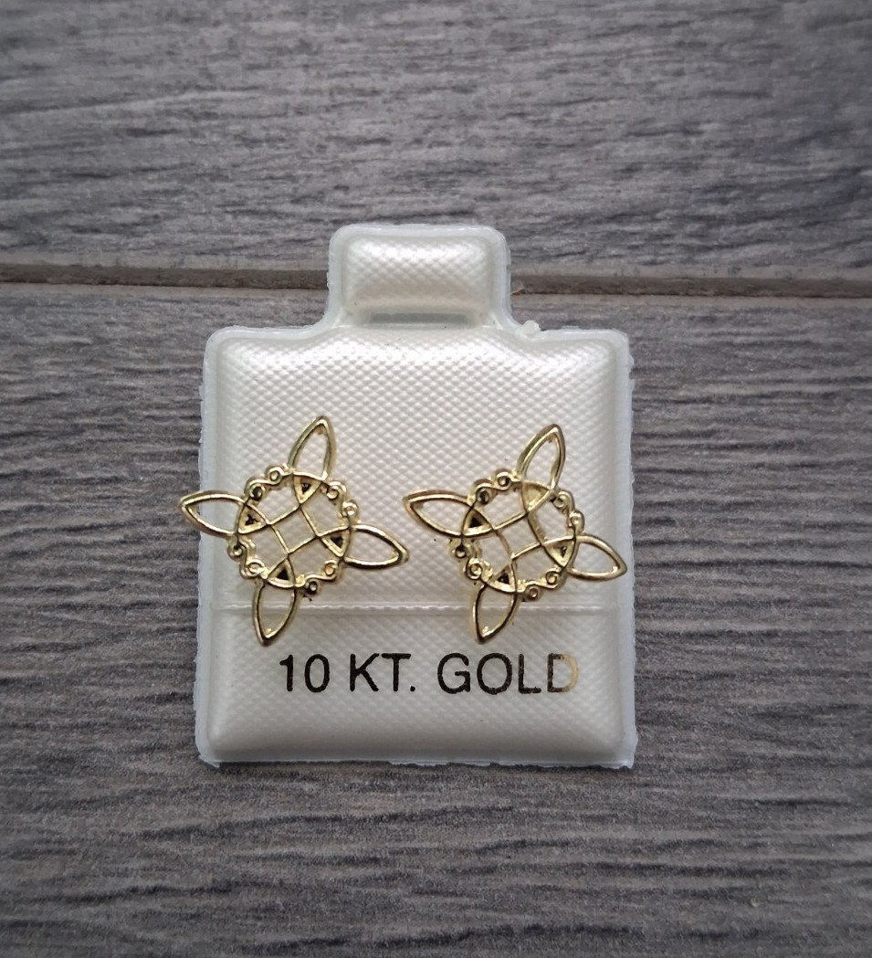 aretes de oro de 10K nudo de bruja / 10K gold earrings wich’s knot screw back.