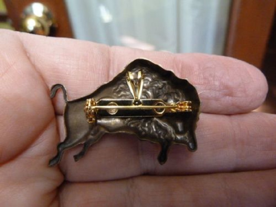 (b-buff-1) wild Buffalo bison I love buffaloes roam ranch pin pendant brooch