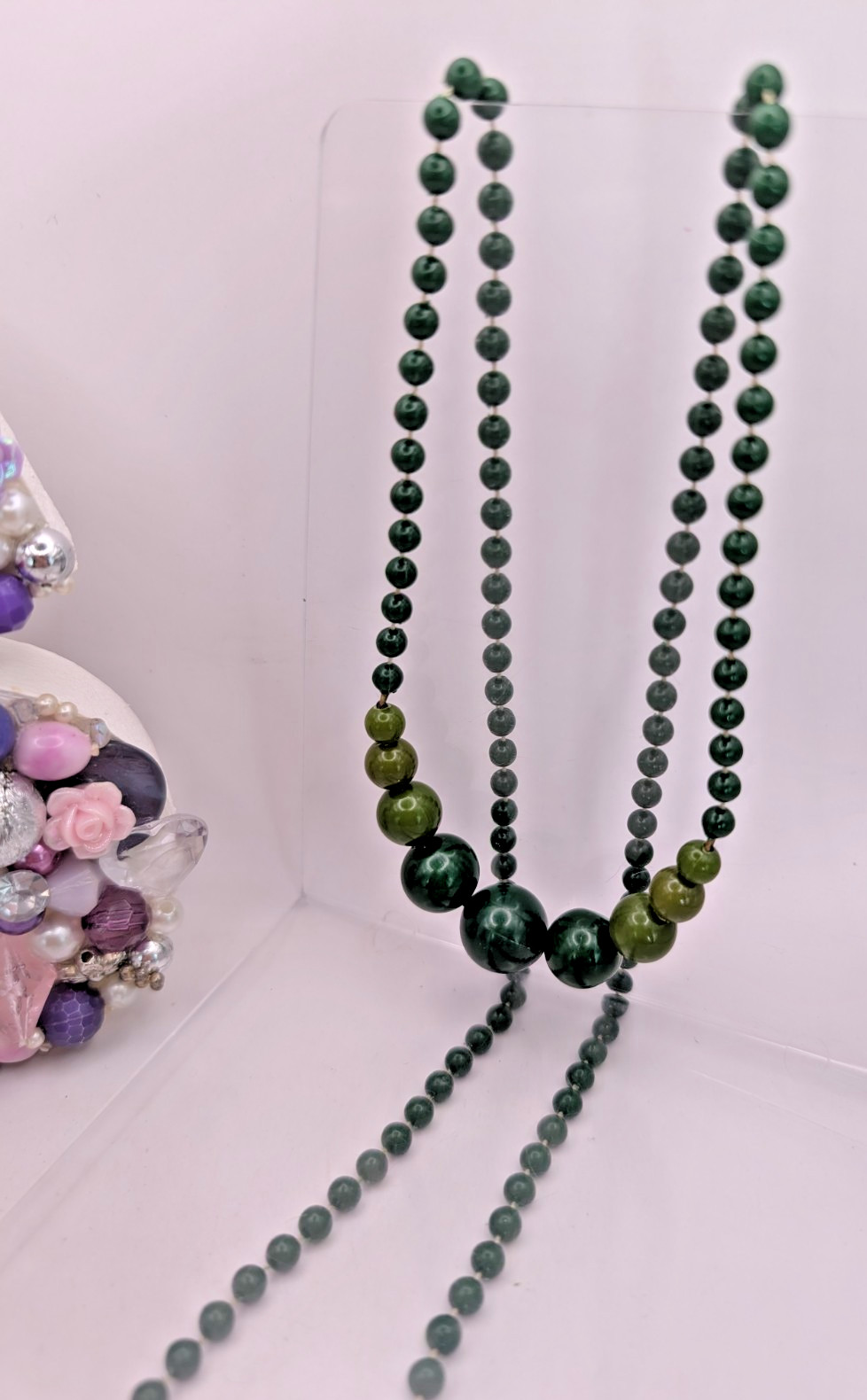 Long single strand green prominent graduated focal statement beaded necklace